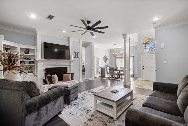 211 Country Club Parkway, Maumelle, AR 72113