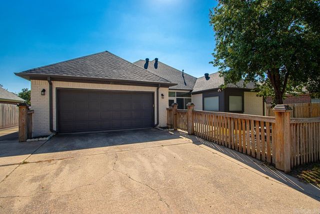 211 Country Club Parkway, Maumelle, AR 72113