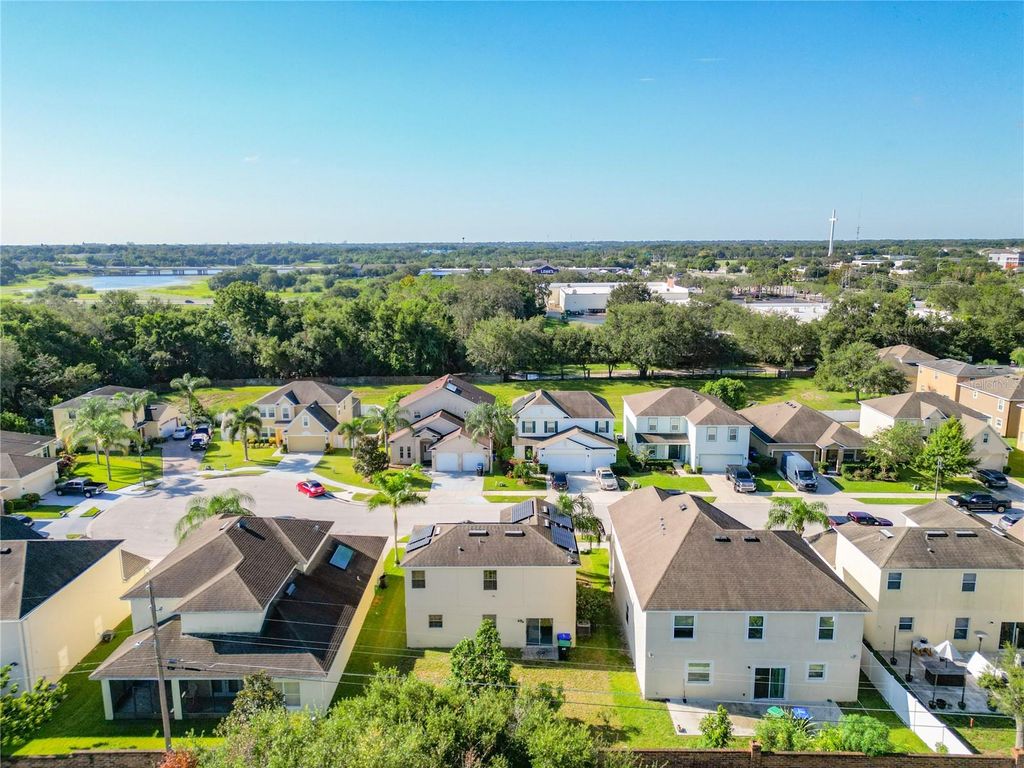 Image 22 of property listing at 8735 ISLA BELLA DRIVE, Orlando, FL 32818