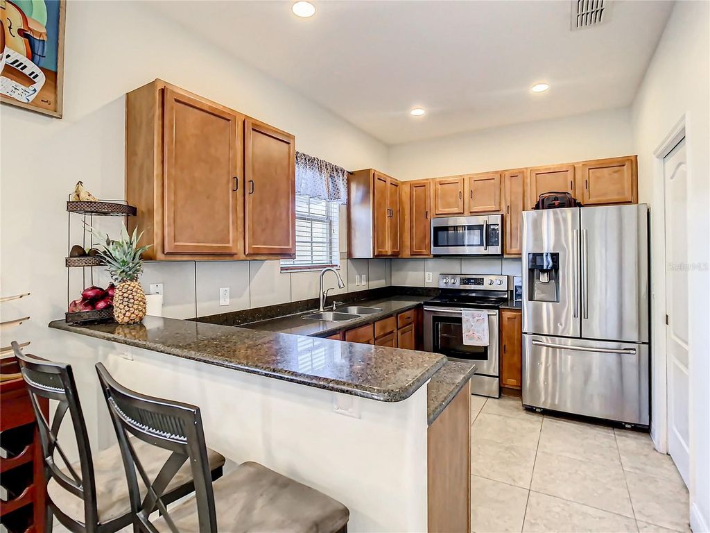 Image 8 of property listing at 8735 ISLA BELLA DRIVE, Orlando, FL 32818
