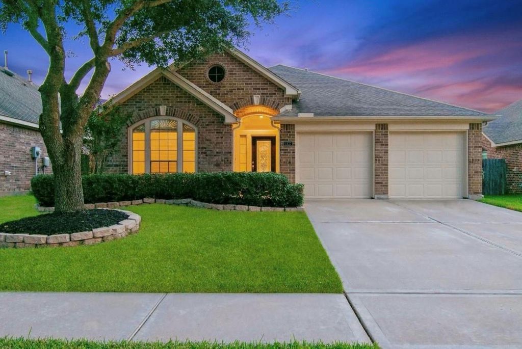 11127 E Lakes Gable Drive, Richmond, TX 77406