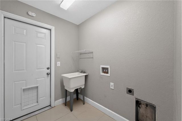 2712 15th ST SW, Lehigh Acres, FL 33976