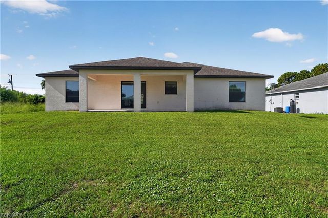 2712 15th ST SW, Lehigh Acres, FL 33976