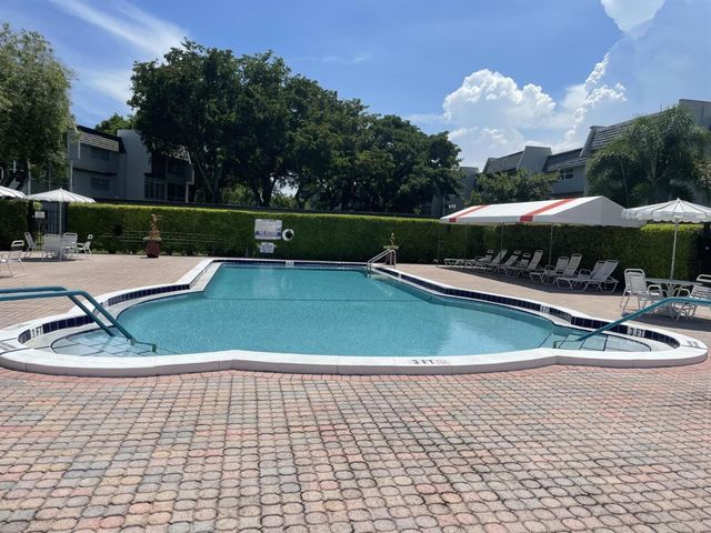 7847 Golf Circle Drive 211, Margate, FL 33063