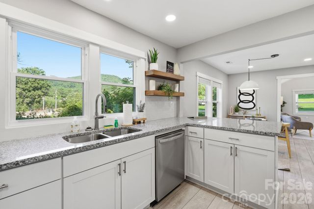 15 Old Fort Road, Fairview, NC 28730