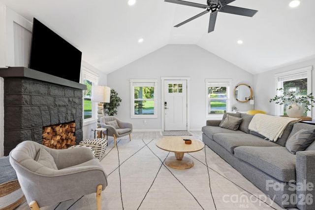 15 Old Fort Road, Fairview, NC 28730