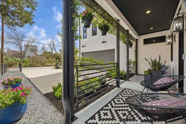 2705 Julian Street, Houston, TX 77009