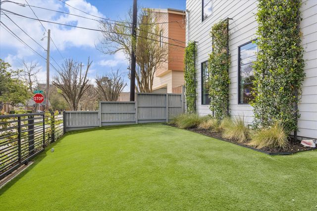 2705 Julian Street, Houston, TX 77009