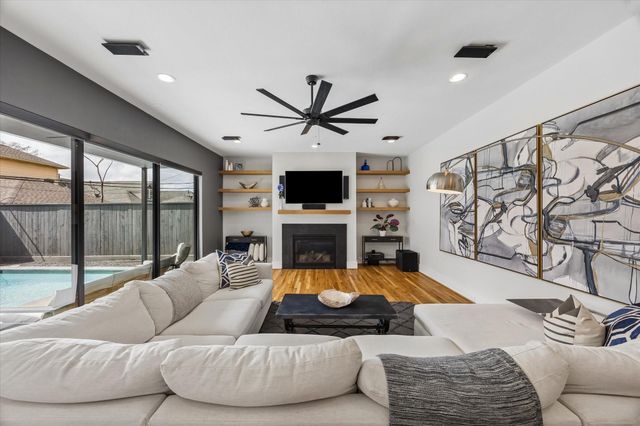 2705 Julian Street, Houston, TX 77009