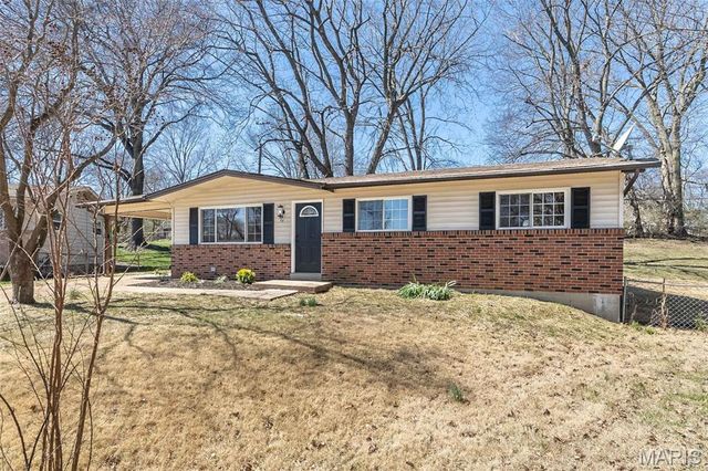 27 Lennox Terrace, Maryland Heights, MO 63043