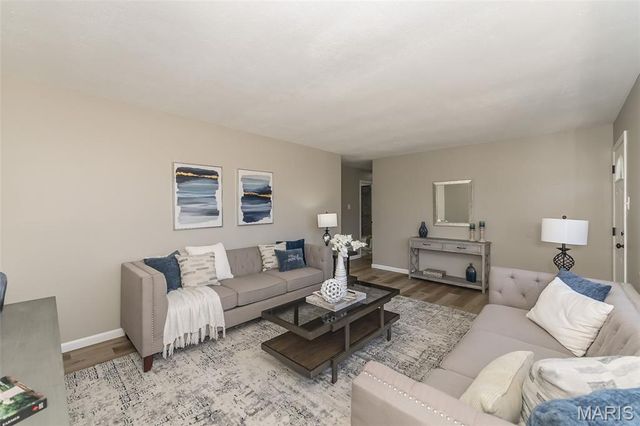 27 Lennox Terrace, Maryland Heights, MO 63043