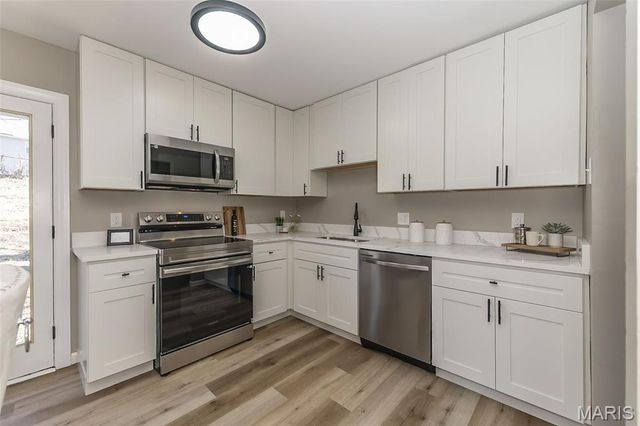 27 Lennox Terrace, Maryland Heights, MO 63043