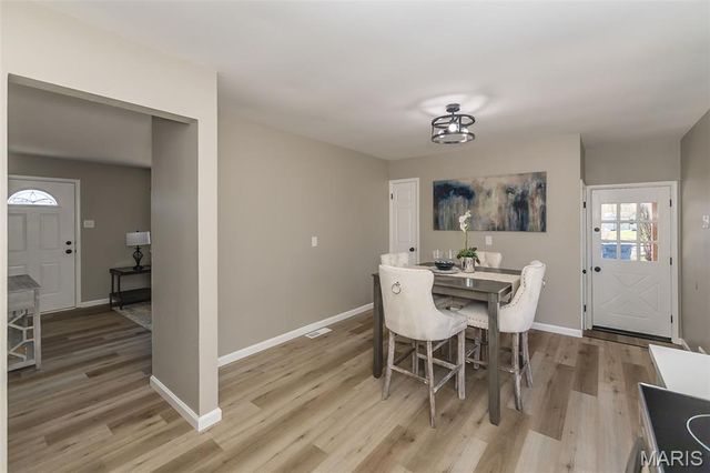 27 Lennox Terrace, Maryland Heights, MO 63043