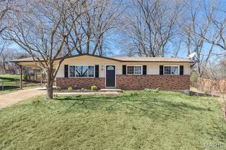 27 Lennox Terrace, Maryland Heights, MO 63043