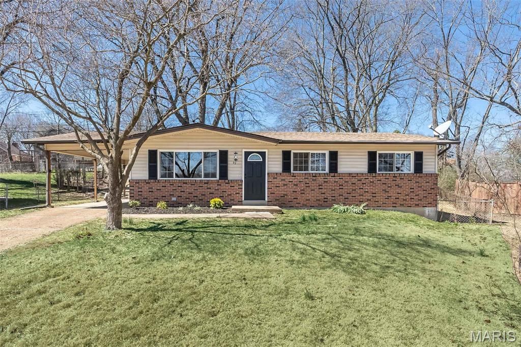 27 Lennox Terrace, Maryland Heights, MO 63043