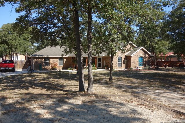 139 Champions Blvd, La Vernia, TX 78121
