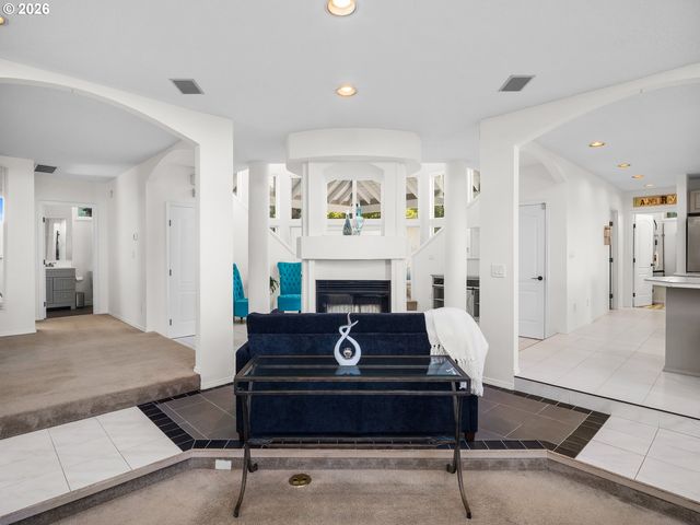 2906 CARRIAGE Way B, West Linn, OR 97068