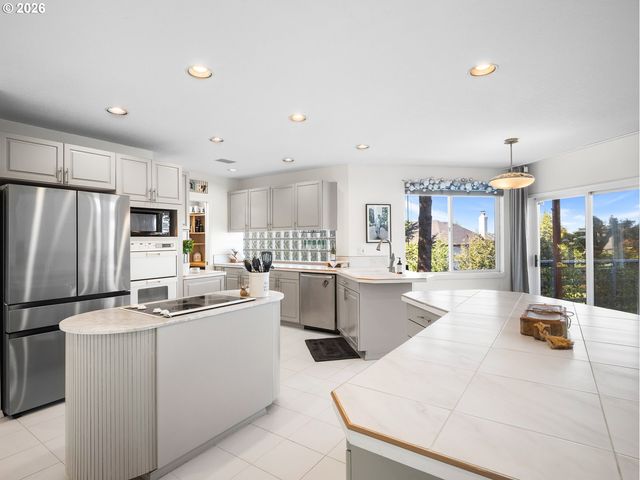 2906 CARRIAGE Way B, West Linn, OR 97068
