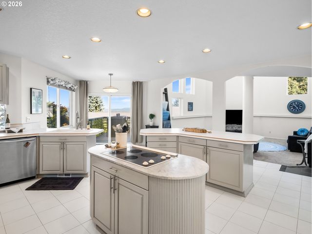 2906 CARRIAGE Way B, West Linn, OR 97068