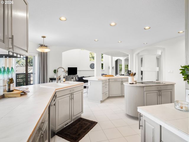 2906 CARRIAGE Way B, West Linn, OR 97068