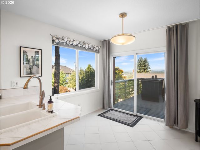 2906 CARRIAGE Way B, West Linn, OR 97068