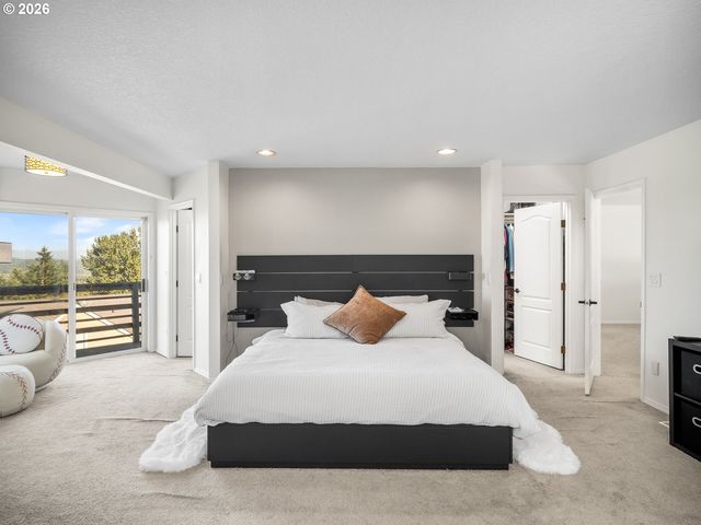 2906 CARRIAGE Way B, West Linn, OR 97068