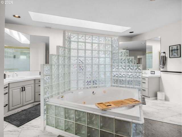 2906 CARRIAGE Way B, West Linn, OR 97068