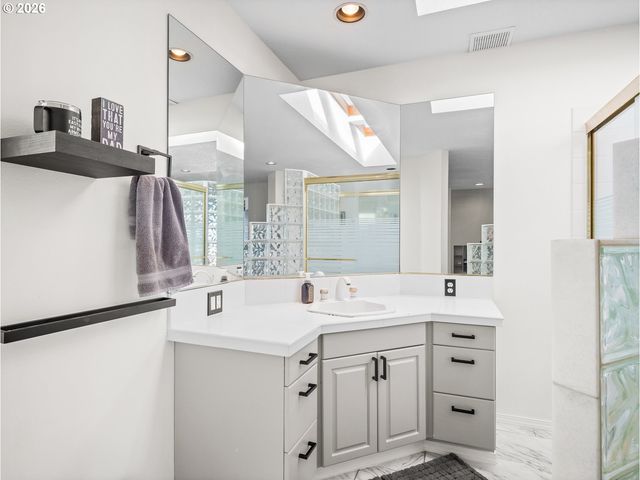 2906 CARRIAGE Way B, West Linn, OR 97068