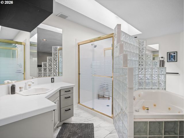 2906 CARRIAGE Way B, West Linn, OR 97068