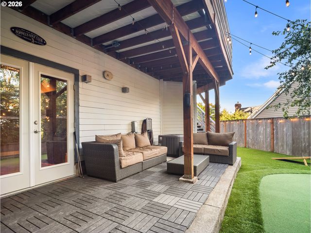 2906 CARRIAGE Way B, West Linn, OR 97068