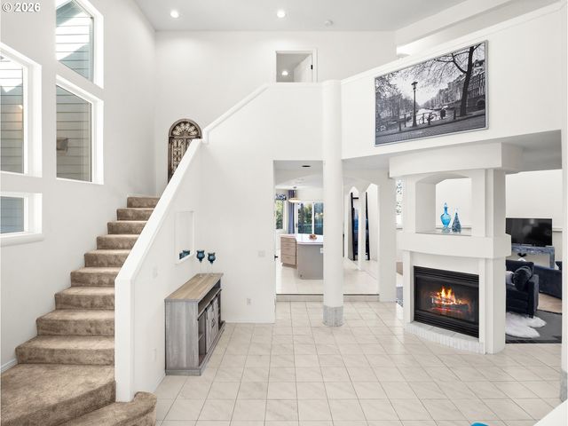 2906 CARRIAGE Way B, West Linn, OR 97068