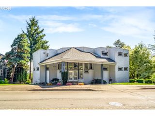 2906 CARRIAGE Way B, West Linn, OR 97068