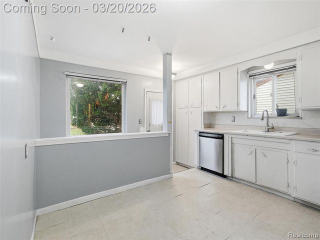 23530 Blackett Avenue, Warren, MI 48089