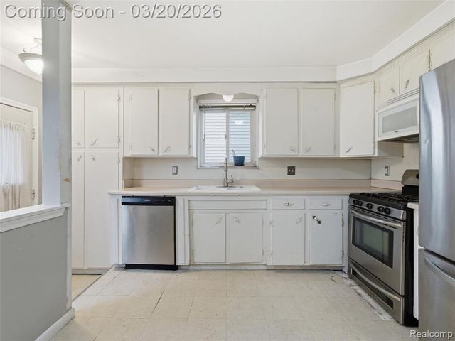 23530 Blackett Avenue, Warren, MI 48089