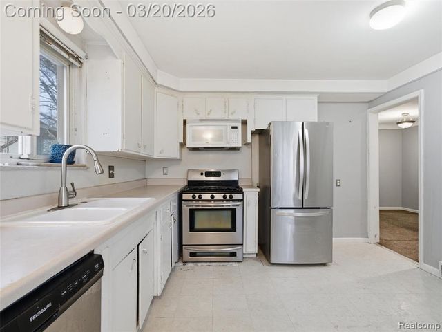 23530 Blackett Avenue, Warren, MI 48089