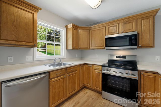 76 Selwyn Road, Asheville, NC 28806