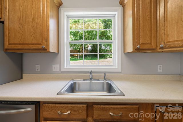 76 Selwyn Road, Asheville, NC 28806