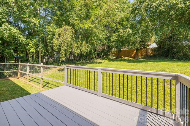 76 Selwyn Road, Asheville, NC 28806