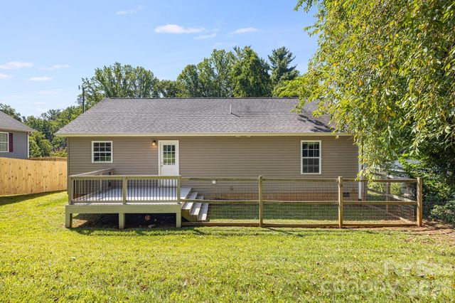 76 Selwyn Road, Asheville, NC 28806