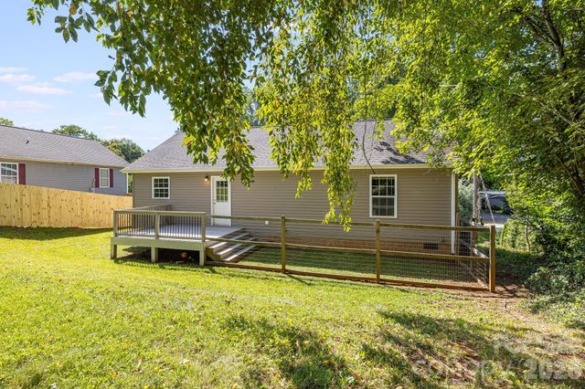 76 Selwyn Road, Asheville, NC 28806