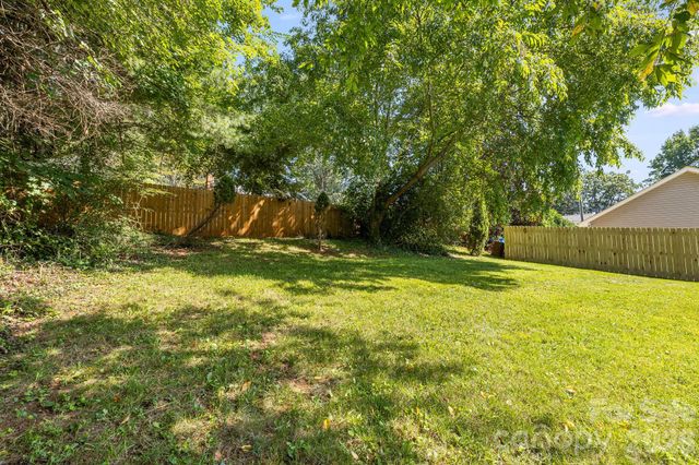 76 Selwyn Road, Asheville, NC 28806