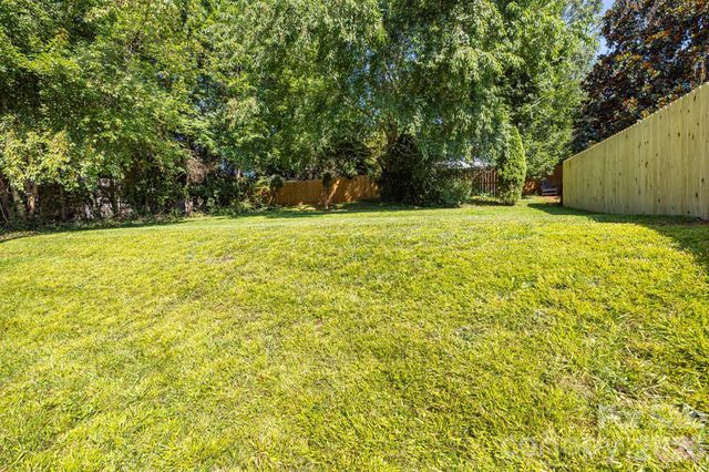 76 Selwyn Road, Asheville, NC 28806