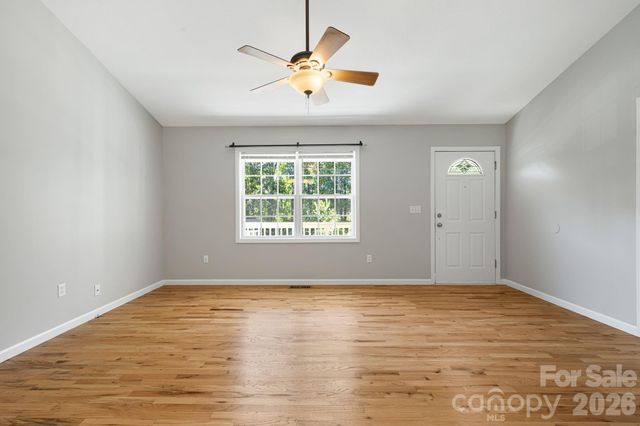 76 Selwyn Road, Asheville, NC 28806