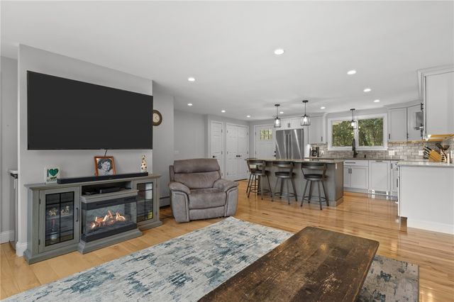 14 Pine Tree Road, Coventry, RI 02816