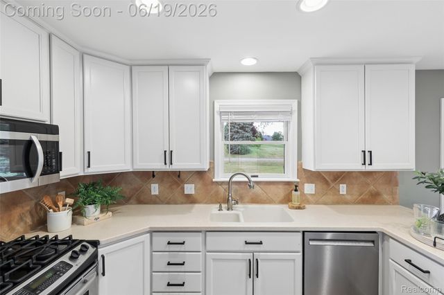9787 York Woods Drive, York Charter Township, MI 48176