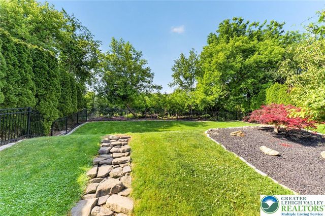 6840 Scenic View Drive, Lower Macungie Twp, PA 18062