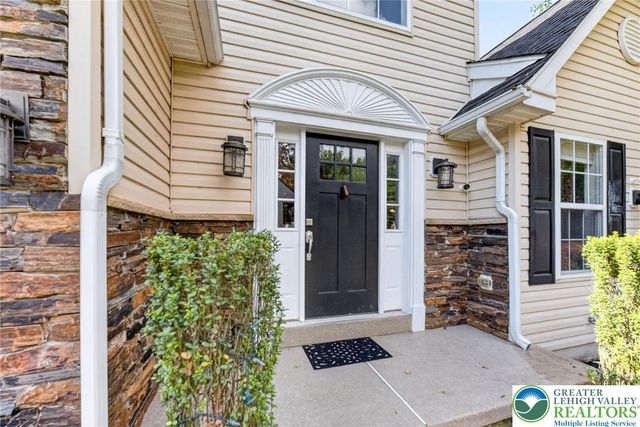 6840 Scenic View Drive, Lower Macungie Twp, PA 18062