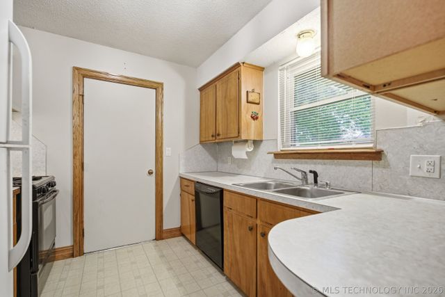 16553 E 2nd Place, Tulsa, OK 74108