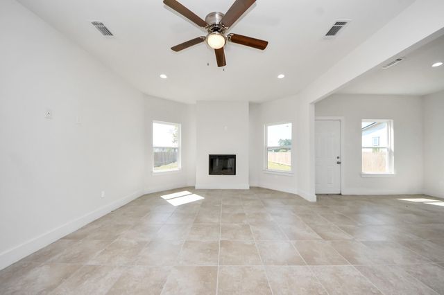1189 County Road 5100, Cleveland, TX 77327