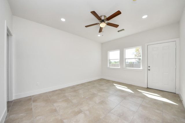 1189 County Road 5100, Cleveland, TX 77327